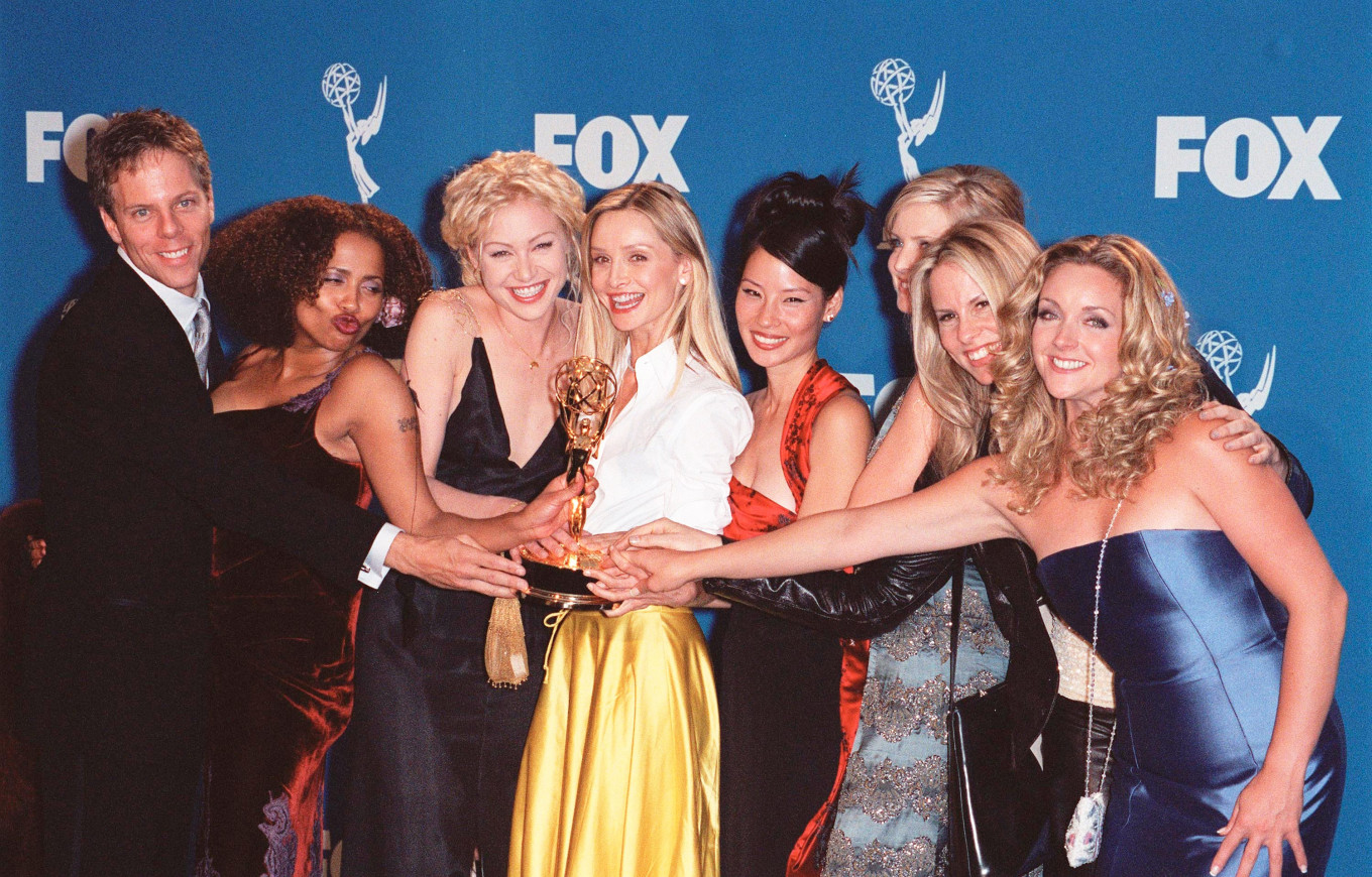 'Friends' doesn’t prepare you for adulthood. 'Ally McBeal' does