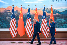 China's President Xi Jinping (right) receives US President Donald Trump after a welcome ceremony at the Great Hall of the People in Beijing on May 14, 2026.