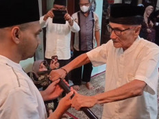 The newly crowned Langkat Sultan XV Tengku Ariefanda Abdul Djalil Rahmadshah (left) receives the Keris Alang Diraja from Tengku Zulkifli Kamil Aziz of the Aziz clan on May 12, 2026, in Medan, North Sumatra. Ariefanda was appointed sultan once his father Langkat Sultan XIV Tengku Azwar Abdul Djalil Rahmadshah passed away. 