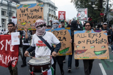 Activists hold a rally against Israel's interception of ships participating in the Global Sumud Flotilla, a civilian-led humanitarian aid mission to Gaza by sea, on May 19 in Bandung, West Java.