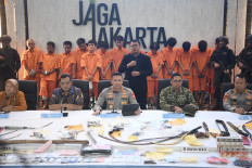 Jakarta Police spokesperson Sr. Comr. Budi Hermanto (center), accompanied by director for general crimes Sr. Comr. Iman Imanuddin (second left) and Jakarta Military Command (Kodam Jaya) spokesperson Lt. Col. Noor Ishak (second right), speaks during a press briefing about street crimes and violent robbery cases, at the Jakarta Police headquarters on May 22, 2026.