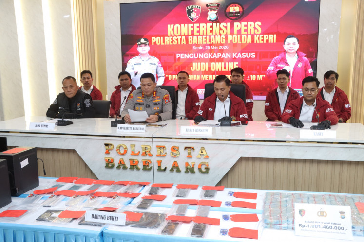 Police raid Batam online gambling center earning Rp 10b per month