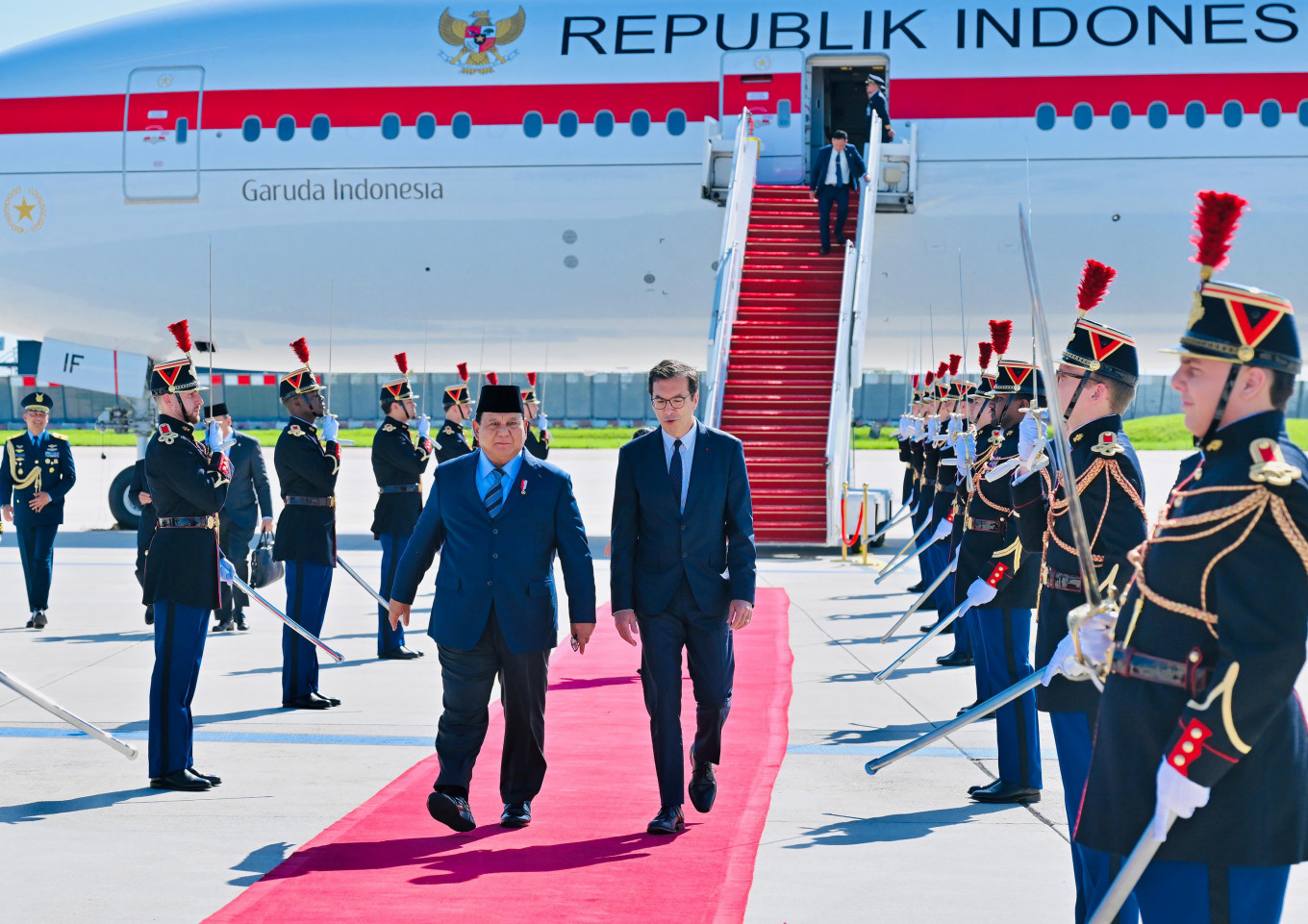 President Prabowo Subianto (left) walks with French Labor and Solidarity Minister Jean-Pierre Farandou on May 26 upon arrival at Orly Airport in Paris. 