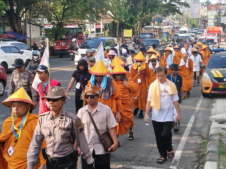 Buddhist monks carry peace message during ‘thudong’ pilgrimage to Borobudur