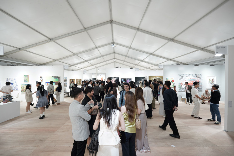 Despite its name, Art Jakarta Gardens 2026 also featured two main tents, allowing visitors to observe artworks in a more climate-controlled setting.
