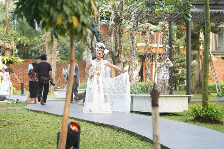 Alongside the artworks, Art Jakarta Gardens also featured a lineup of public performances, such as Swargaloka’s Laku Swargaloka, centered on how cultural knowledge being passed through generations akin to a relay race.