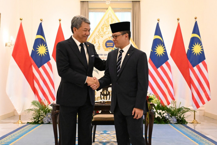 Foreign Minister Sugiono (right) shakes hand with Malaysian Foreign Minister Mohamad Bin Haji Hasan during the 17th Joint Commission for Bilateral Cooperation (JCBC) between both countries at the Foreign Ministry building in Jakarta on June 4, 2026.
