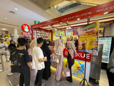 Customers wait in line on June 1, 2026, at a Mixue outlet in Kuningan City Mall in South Jakarta.