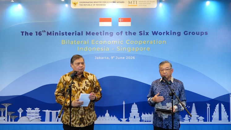Coordinating Economy Minister Airlangga Hartarto and Singaporean Deputy Prime Minister and Trade and Industry Minister Gan Kim Yong attend the 16th Ministerial Meeting of the Six Bilateral Economic Working Groups (6WG) at the Office of the Coordinating Economy Ministry in Jakarta on June 9