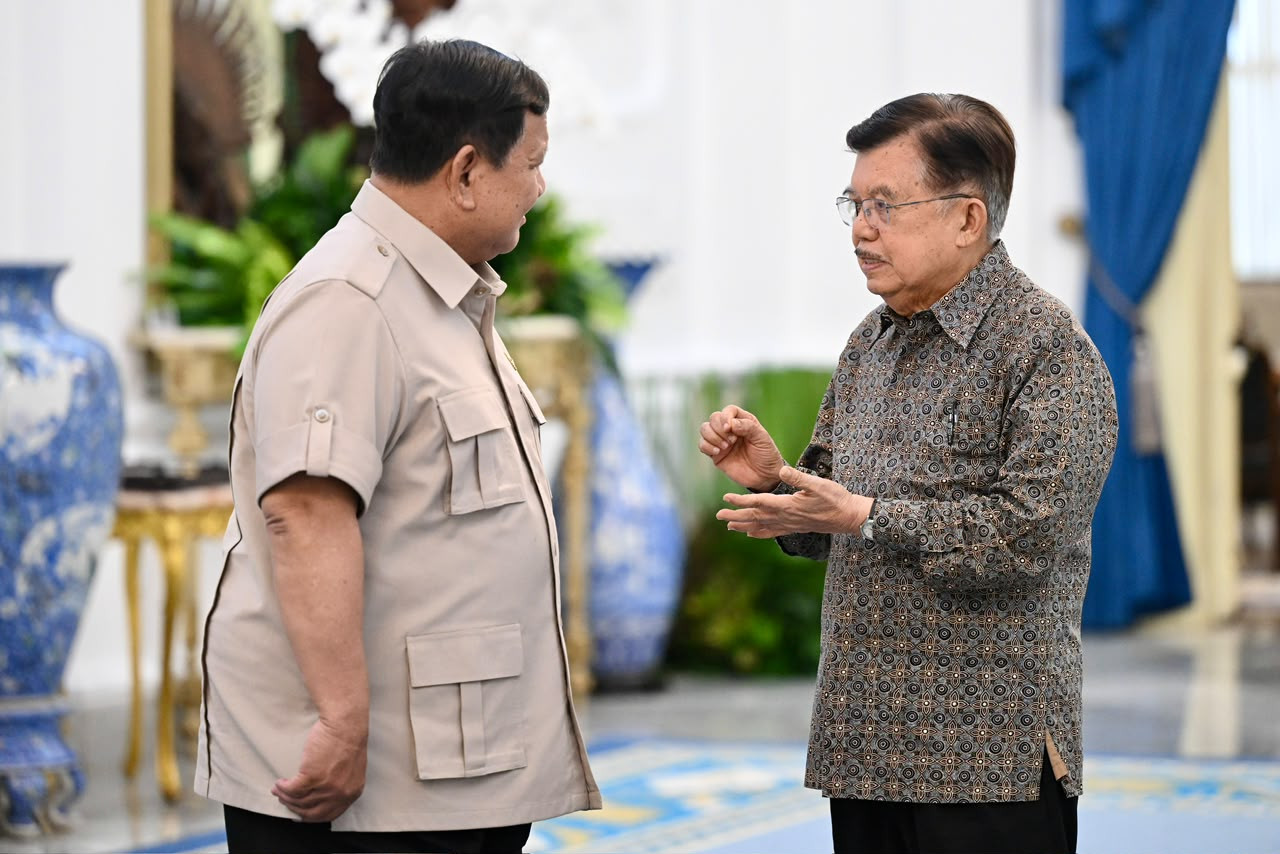 Former vice president Jusuf Kalla (right) gestures while speaking with President Prabowo Subianto on June 11, 2026, during a meeting at the State Palace in Jakarta.