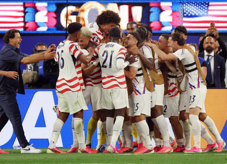 US thrash Paraguay 4-1 for dream World Cup start