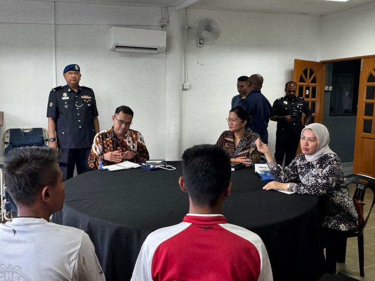 Officials from the Indonesian Consulate General in Johor Bahru verify the identities of six Indonesian fishermen detained by Malaysian authorities during a consular access session on June 5 at Mersing District Fishery Office in Mersing, Johor state, Malaysia. The fishermen were detained on May 30 for allegedly crossing the border and fishing illegally.