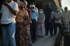 Voters line up at a polling station during the general election in Permatang Pauh, Malaysia's Penang state, on Nov. 19, 2022.