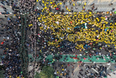 This aerial picture shows students protesting to demand a reduction in fuel prices and the dissolution of the free nutritious meal program, which they consider to be a hotbed of corruption, in Jakarta on June 12, 2026. 