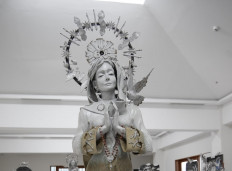 Bearer of benediction: &lsquo;Earth's Blessings&rsquo; by ceramic artist Fransiskus Widayanto depicts the Virgin Mary as a source of abundance: Dressed in a modern &lsquo;kebaya&rsquo; (traditional blouse) in earthy tones and batik, she clasps her hands in prayer, a rosary of red beads suspended from her wrists.