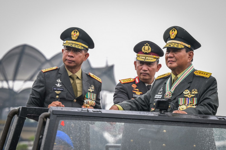 Defense Minister Prabowo Subianto (right) is accompanied by Indonesian Military (TNI) Commander Gen. Agus Subiyanto (left) and National Police Chief Gen. Listyo Sigit Prabowo on Feb. 28, 2024, while inspecting military equipment at the TNI Headquarters in Cilangkap, East Jakarta. 