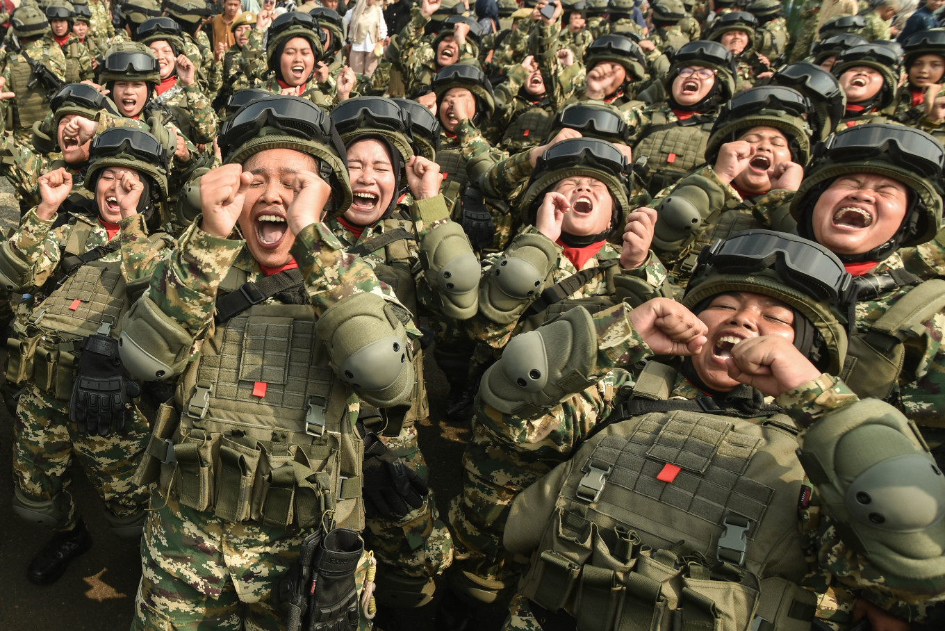 Civil servant participants in the first wave of the 2026 Reserve Component (Komcad) basic military training program chant slogans on June 5, 2026, after a graduation ceremony at Halim Perdanakusuma Air Force Base in East Jakarta. A total of 1,758 participants completed the training and were inducted into the national reserve force.