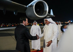 Bahrain's Foreign Minister Abdullatif bin Rashid Al Zayani greets US Secretary of State Marco Rubio upon arrival at Bahrain International Airport during his visit to the Middle East to discuss the interim deal between the US and Iran with Arab Gulf allies, in Muharraq, near Manama, Bahrain, June 24, 2026.