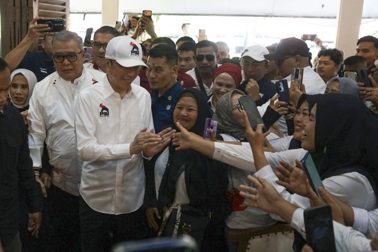 Former president Joko &ldquo;Jokowi&rdquo; Widodo (second left) greets Indonesian Solidarity Party&rsquo;s (PSI) supporters and members on Saturday at the party's regional meeting in Bandar Lampung, Lampung.
