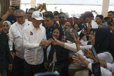 Former president Joko &ldquo;Jokowi&rdquo; Widodo (second left) greets Indonesian Solidarity Party&rsquo;s (PSI) supporters and members on Saturday at the party's regional meeting in Bandar Lampung, Lampung.