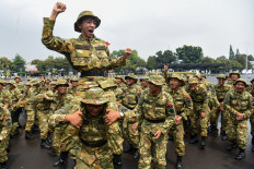 Participants in basic military training for prospective managers of the Red and White rural cooperatives chant slogans at the 1st Marine Infantry Brigade in Cilandak, Jakarta on June 25, 2026.