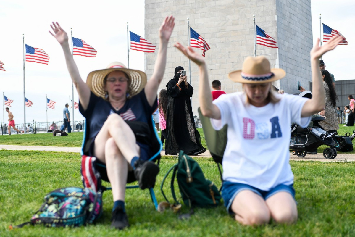 Christian worshipers raise their hands as faith leaders pray during the Roots of Revival event at the Washington Monument, held a day ahead of &ldquo;Rededicate 250: A National Jubilee of Prayer, Praise and Thanksgiving&ldquo; on May 16 in Washington, DC.