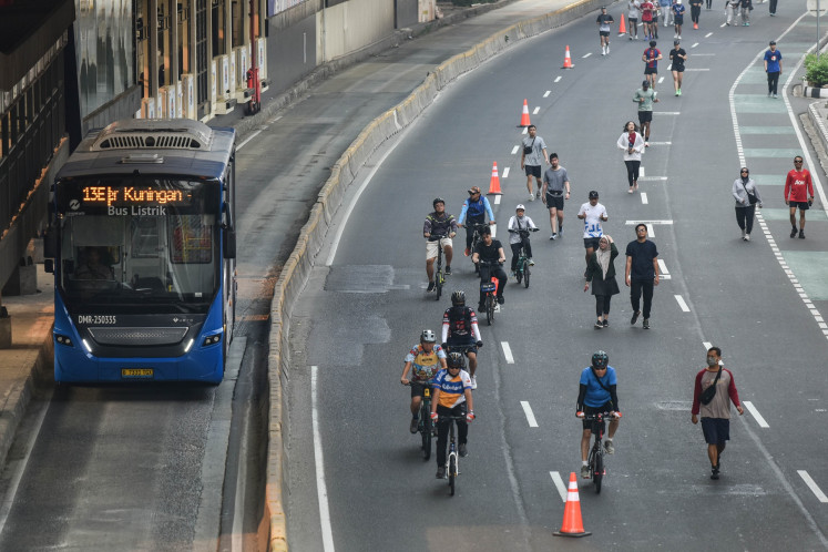People flock to the Car Free Day event on Jl. Rasuna Said in South Jakarta on June 21, 2026. 