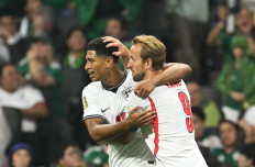England's midfielder #10 Jude Bellingham (left) celebrates scoring his team's first goal with teammate forward #09 Harry Kane (right) during the 2026 World Cup round of 16 football match between Mexico and England at the Mexico City Stadium in Mexico City on July 5, 2026.  