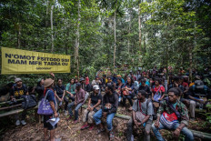 Papuan youths gather in the Knasaimos communal village forest in Manggroholo-Sira, Saifi District, South Sorong, Southwest Papua for the Forest Defender Camp, an initiative organized by Greenpeace Indonesia in collaboration with Sadir Wet Yifi and Bentara Papua from Sept. 20 to 22, 2023.