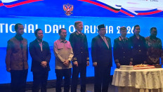 Coordinating Economy Minister Airlangga Hartarto (fourth right) is flanked by Russian Ambassador to ASSEAN Evgeny Zagaynov (third left) and Russian Ambassador to Indonesia Sergei Tolchenov (third right) during a diplomatic reception to commemorate Russia Day on June 29, 2026, in Jakarta. Also accompanying Airlangga were (left to right) Transmigration Minister Iftitah Sulaiman Suryanegera, Regional Representatives Council Speaker Sultan Bachtiar Najamuddin, Culture Minister Fadli Zon, Tourism Minister Widiyanti Putri Wardhana and Environment Minister Jumhur Hidayat.