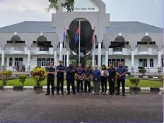 Two Indonesian fishing vessels skippers (fourth left and center) are flanked by Malaysian officers (left) and diplomats from the Indonesian Consulate General in Johor Bahru on July 6, 2026, in front of the Kota Tinggi Magistrate Court in Kota Tinggi, Johor. The court seized KM Hai Yang 3 and KM Baruna Jaya and imposed a fine of 10,000 ringgit (US$2,457) to each of the skippers, or a five-month jail term, for trespassing Malaysian waters.  
