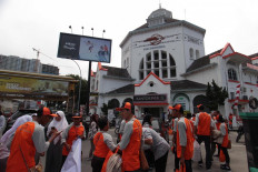 Students visit the office of postal company PT Pos Indonesia during a study tour in Medan, North Sumatra on Aug. 13, 2018. 