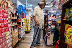 People shop for groceries at a Wegman's store in Brooklyn on July 13, 2026 in New York City.