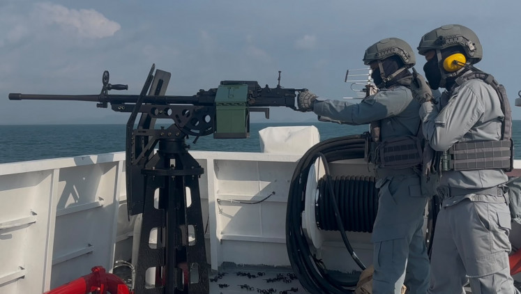 Maritime Security Agency (Bakamla) personnel fire the Pindad SM5 12.7-millimeter heavy machine gun from the starboard side of the KN Bintang Laut patrol vessel during a firing exercise in the waters off Galang Island in Batam city, Riau Islands, on July 15, 2026. The exercise was held to maintain the readiness of Bakamla personnel and weapons.
