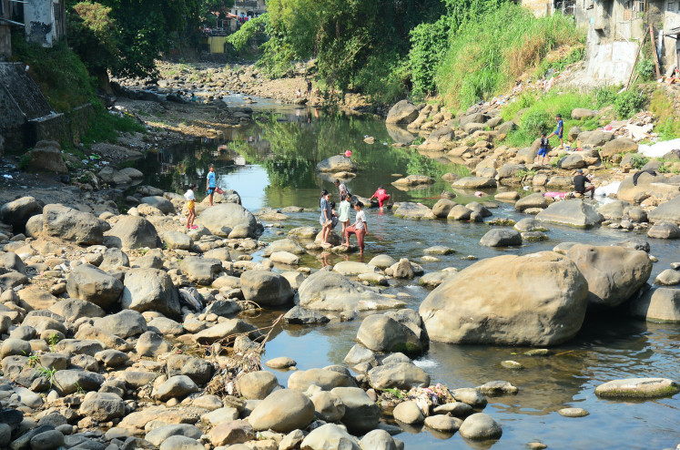 Children and&nbsp;local residents play&nbsp;and carry out&nbsp;daily activities on July&nbsp;26 in&nbsp;the Ciliwung River&nbsp;watershed, where water&nbsp;levels&nbsp;have receded, near&nbsp;Otto Iskandardinata Street&nbsp;in Bogor, West&nbsp;Java.