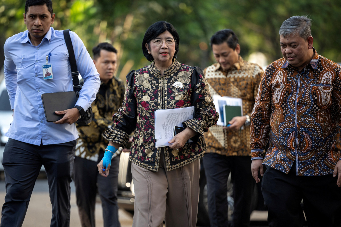 Interim Governor of&nbsp;Indonesia's Central Bank Destry Damayanti (center) arrives on July 27 at the Presidential Palace complex in Jakarta. 