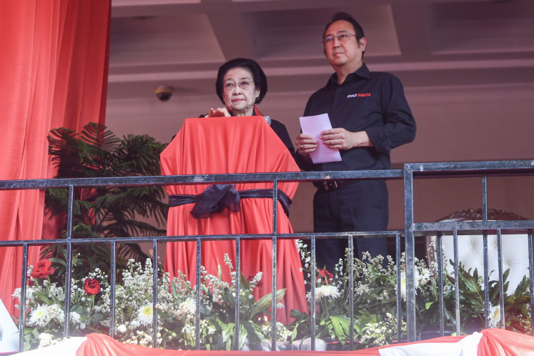 Indonesian Democratic Party of Struggle (PDI-P) chair Megawati Soekarnoputri stands next to his son and party executive Muhammad Prananda Prabowo (right) on Monday during the inauguration of the Kudatali monument at the party's headquarters in Central Jakarta.