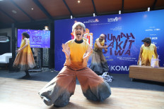 Members of Teater Koma portray mental health patients in a scene from the troupe's latest production, &lsquo;Rumah Sakit Jiwa&rsquo; (Mental Hospital), during a press conference in South Jakarta on July 10, 2026.