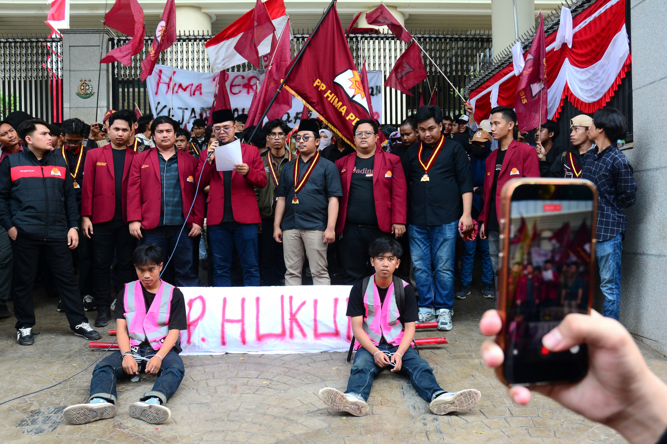 Protesters from the Islamic Unity Students Association (PP HIMA PERSIS) stage a demonstration outside the Attorney General's Office in South Jakarta on August 4, 2026. The students demand the AGO to transfer its money laundering investigation into former prosecutor Febrie Adriansyah to the Corruption Eradication Commission (KPK) and urge policymakers to pass an asset forfeiture law.
