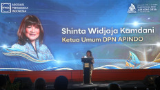 Indonesian Employers Association (Apindo) chairwoman Shinta Kamdani delivers a speech during the 35th National Working and Consultation Meeting at Claro Hotel in Makassar, South Sulawesi, on Aug. 4, 2026.