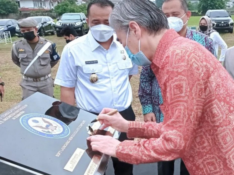 United States Ambassador to Jakarta Sung Yong Kim (right) signs a plaque marking the beginning of construction for the US Consulate in Medan on Nov. 17, 2021. The US has had a consulate in Medan since 1949 serving all 10 provinces on Sumatra Island. 