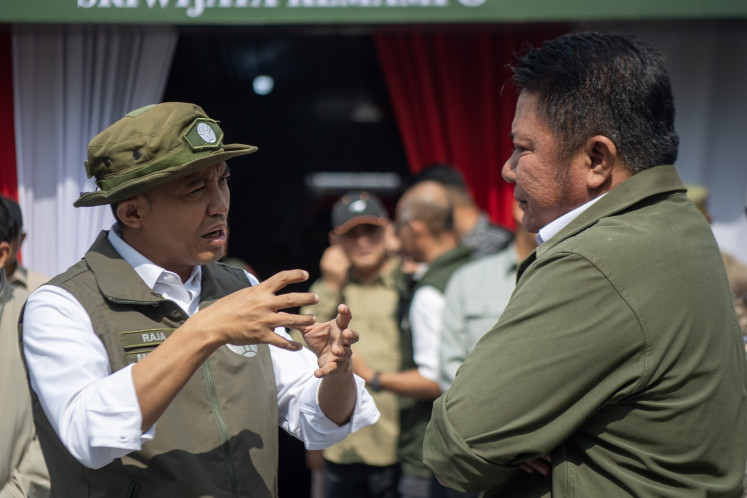 Forestry Minister Raja Juli Antoni (left) talks with South Sumatra Governor Herman Deru on Friday on the sidelines of the inauguration of the Sriwijaya Kemampo Nursery in Banyuasin regency, South Sumatra.