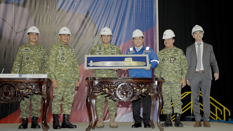 Indonesian Navy chief of staff Adm. Muhammad Ali (third left) and state-owned shipbuilder PT PAL Indonesia president director Kaharudddin Djenod (third right) hold a steel plate in the image of the Scorpene Evolved submarine the steel cutting ceremony on Friday in Surabaya. Indonesia ordered two Scorpene Evolved submarines from French shipbuilder Naval Group which are being constructed domestically in Surabaya. 