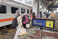 Passengers alight from Putri Deli train on June 6, 2025, at Medan station in Medan, North Sumatra. The train plies the Medan-Tanjungbalai route with a distance of some 175 kilometers in 4 hours and 45 minutes.