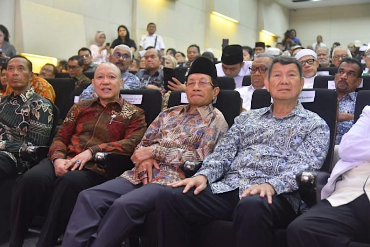 Golden Indonesia Community Forum (Formas) board of trustees chairman Hashim Djojohadikusumo (right), Religious Affairs Minister Nasaruddin Umar (center) and Formas chief expert Serian Wijatno attend the inauguration of 20 mass organizations as Formas new members in Jakarta on Aug. 7, 2026. 