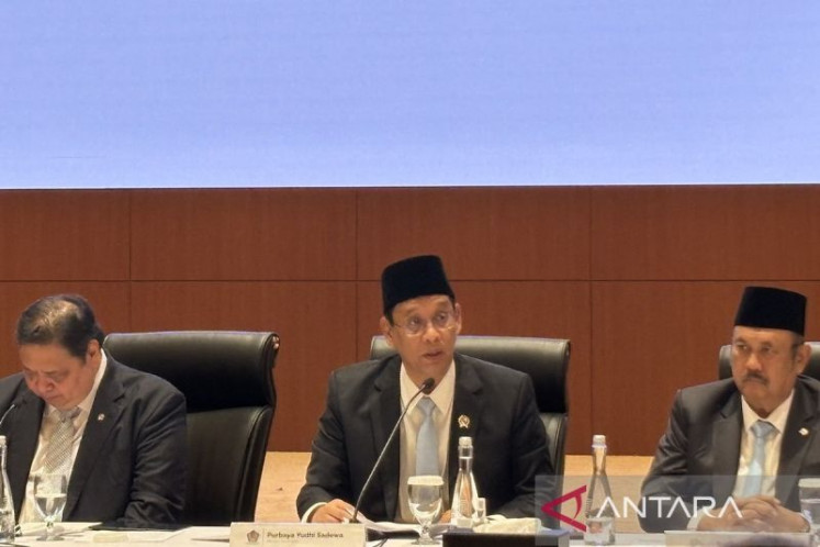 Finance Minister Purbaya Yudhi Sadewa (center) speaks at the 2027 Draft State Budget and Financial Notes press conference in Jakarta on Aug. 14, 2026.