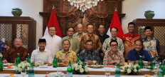 Gerindra Party secretary-general Sugiono (second row, third left) poses for a group photo with high ranking officials of pro-government political parties after a meeting in Jakarta on Aug. 13, 2026. During the meeting, the party officials discussed various political issues, including the revisions of election-related regulations at the House of Representatives.