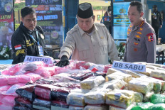 President Prabowo Subianto (center), accompanied by National Police Chief Gen. Listyo Sigit Prabowo (right), inspects seized narcotics amounting to 214.84 tonnes worth US$ 1.77 billion seized over the past year, before they were incinerated during a ceremony in Jakarta on October 29, 2025. 