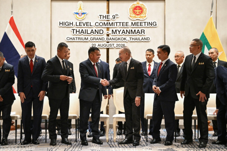 Myanmar&rsquo;s military commander-in-chief, General Ye Win Oo (center left) and Thailand&rsquo;s Chief of Defense Forces, Ukrit Boontanon (center right ) shake hands after their High-Level Committee Meeting talks at the Chatrium Grand hotel in Bangkok on August 20, 2026.