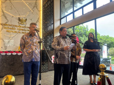 Coordinating Economy Minister Airlangga Hartarto speaks at a press conference after meeting with European Union ambassadors at the Office of the Coordinating Economy Minister in Jakarta on Aug. 21, 2026.